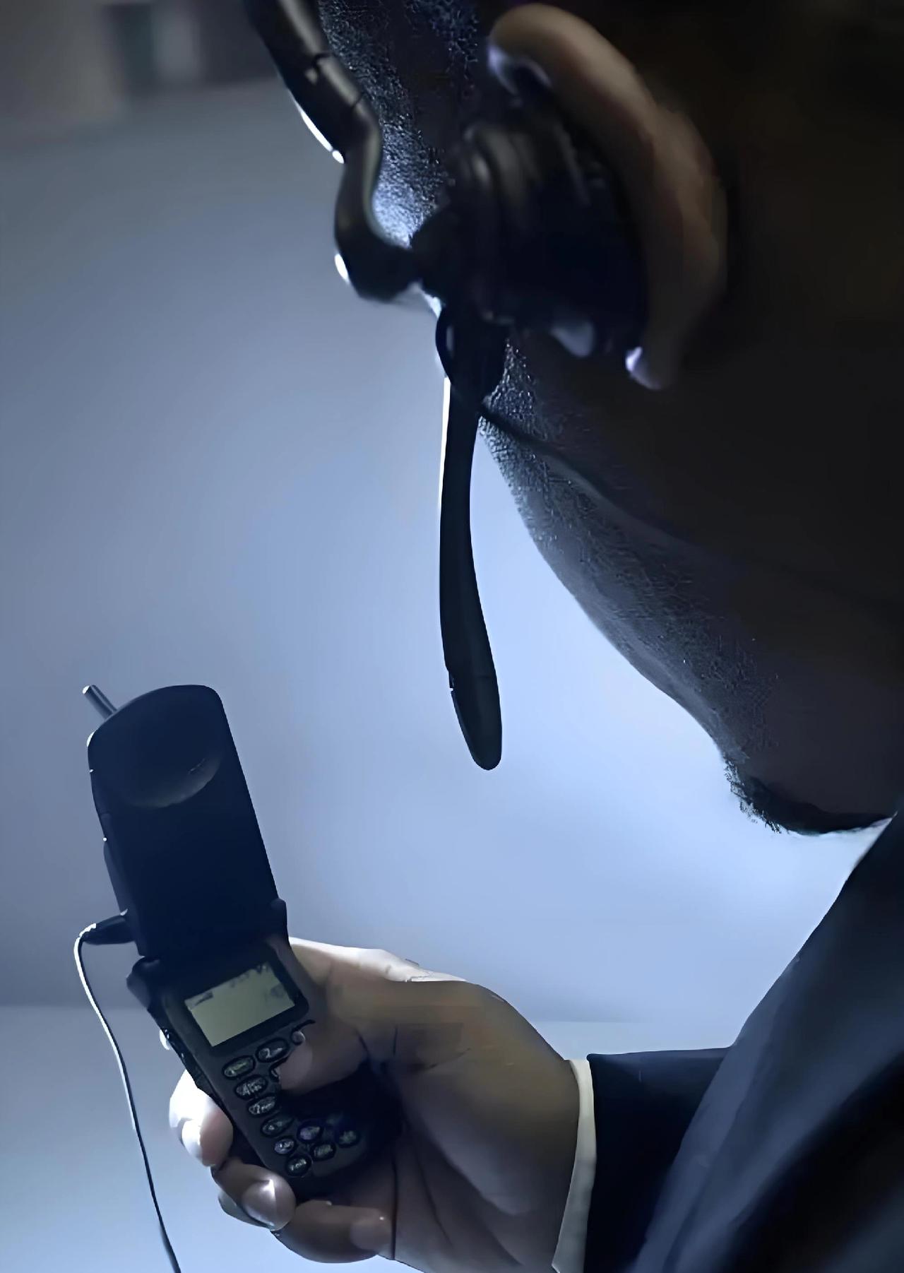 波斯曾经成立过一支专门针对摩萨德渗透的秘密机构，结果这个秘密机构的负责人是摩萨德