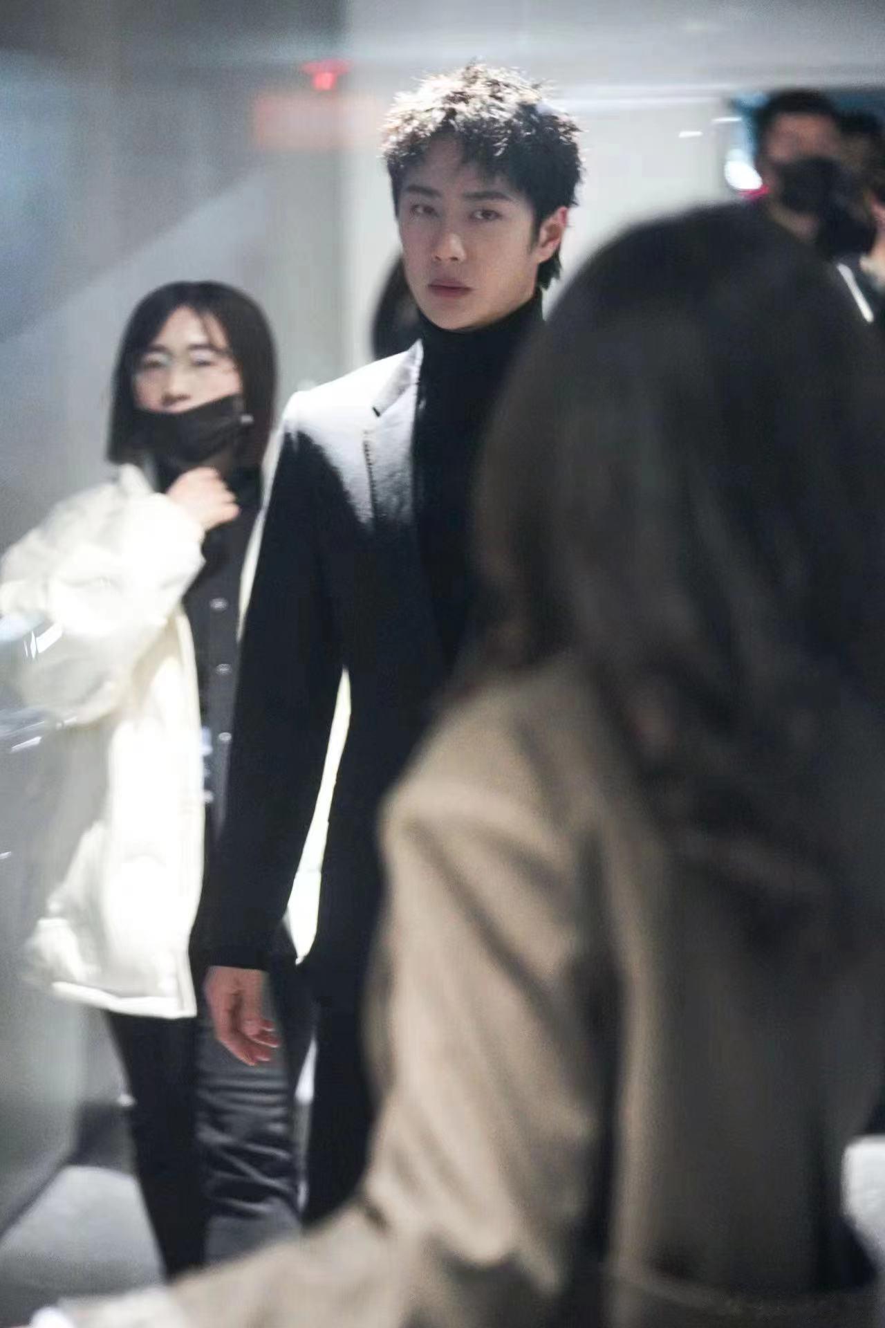 #王一博现身小米园区#王腾与王一博共同探索AI科技的未来之路这次合作将为人工智能