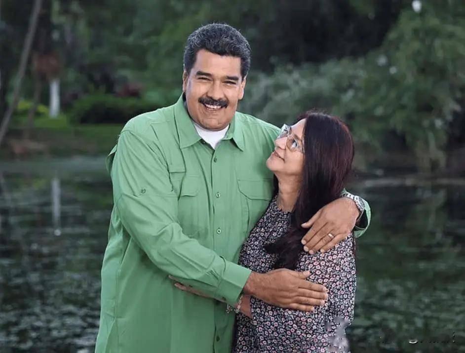 先不说马杜罗总统
马杜罗老婆有罪吗？
美国🇺🇸凭什么逮捕她？
特朗普的流氓逻