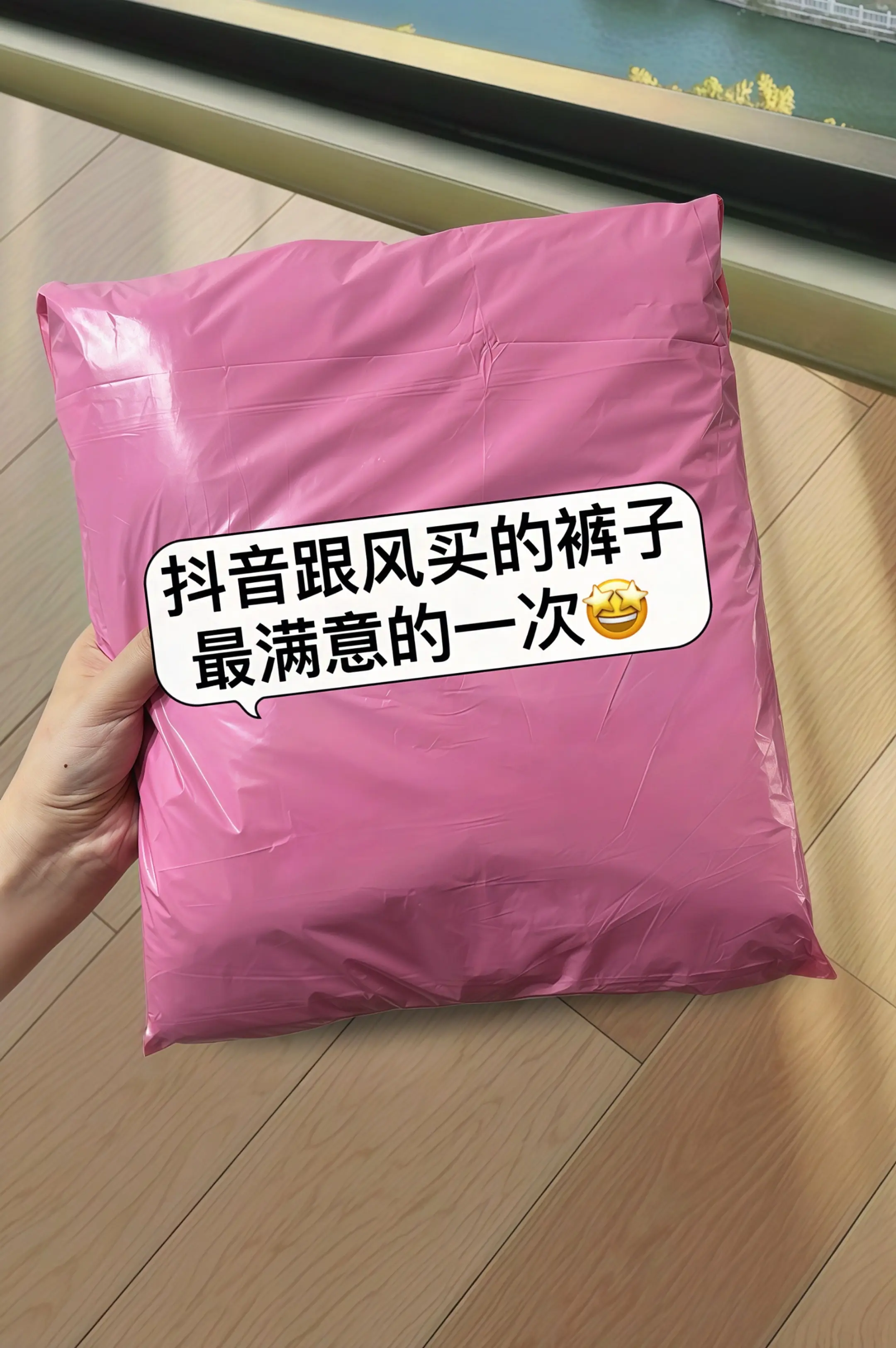 夏日清凉新宠来咯！这款复古棉麻五分休闲短裤，以天然棉麻混纺面料打造，透...