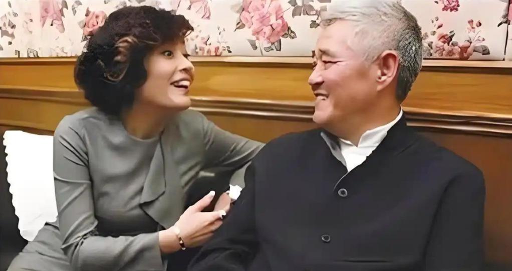 2013年蛇年春晚语言类节目终审现场，发生了让在场所有人震惊的一幕。赵本山和总导
