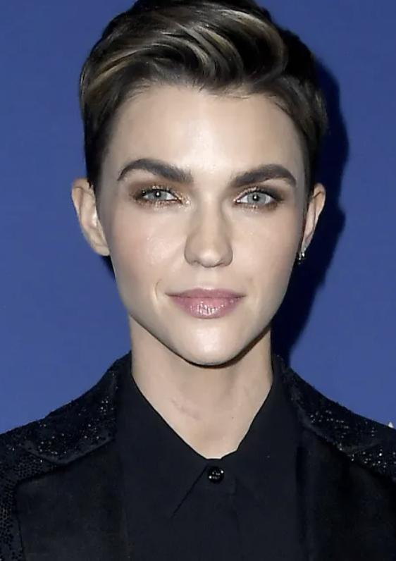 《蝙蝠女侠》女主Ruby Rose指控“水果姐”Katy Perry性侵，性侵发