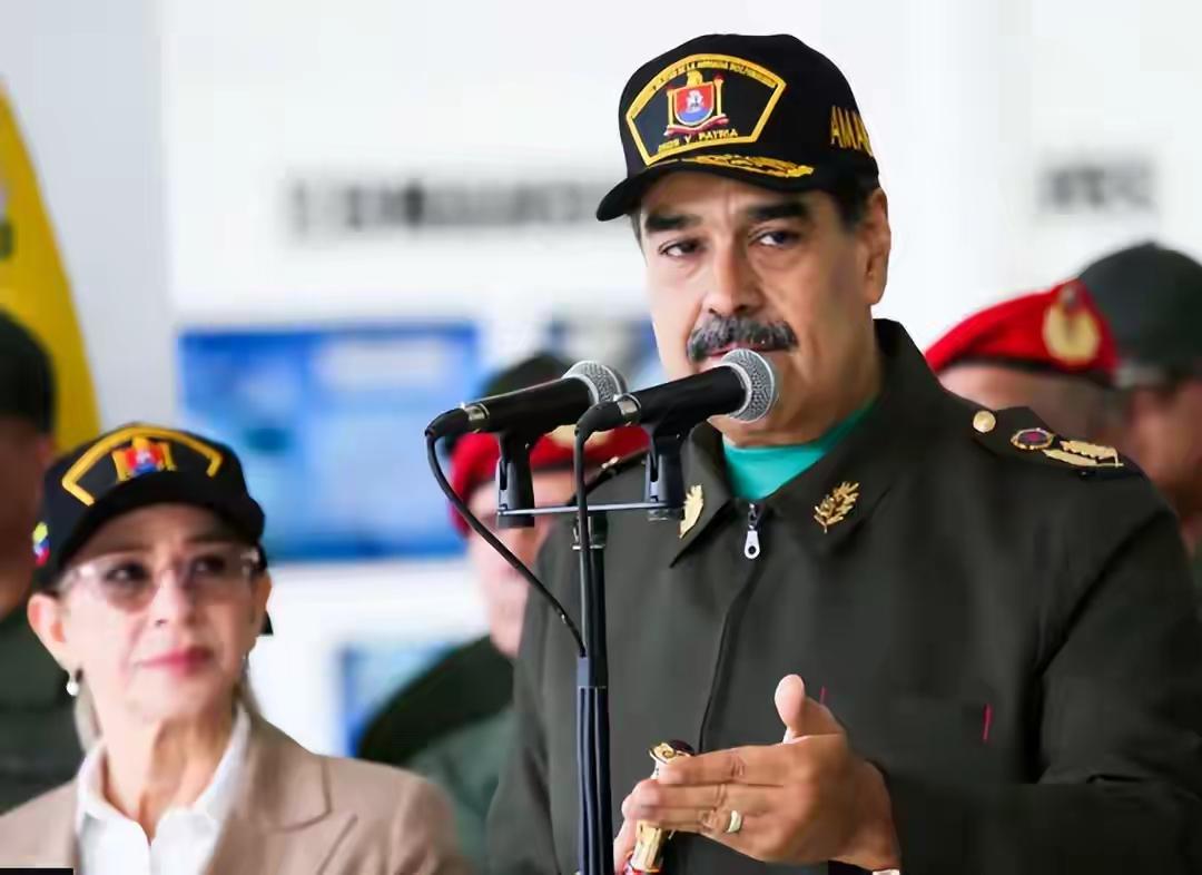 马杜罗3小时内让美军得手的原因分析
 
综合现有报道，除“内鬼”与“事先谈判”外