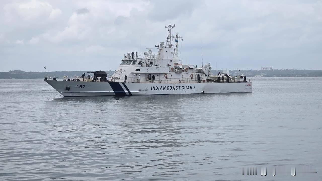 🇮🇳印度海岸警卫队司令部于2025年10月4日在卡莱卡尔为“阿克沙尔”号巡逻