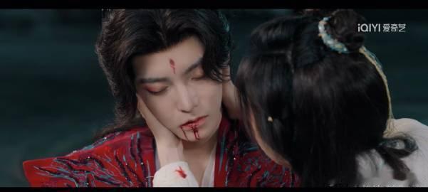 又见侯明昊战损妆 战损妆下的侯明昊似乎拥有了超越现实的力量，他的每一次出场都充满