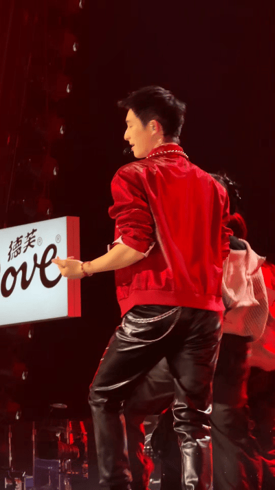 危晋宇来给檀健次交作业了 舞这么猛还能完美演绎，危晋宇的舞台掌控力绝了！华晨宇都