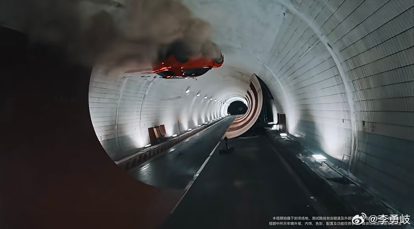 中国车完成360度隧道旋转穿越岚图这次挺会整活！！！全球首次，岚图追光S成功挑战