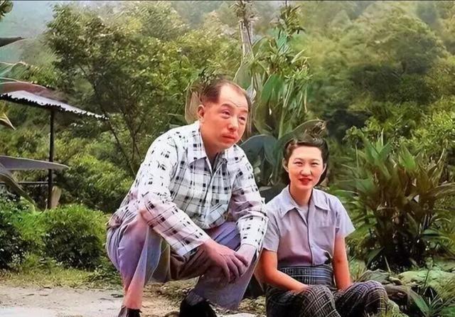 张学良在软禁的时候很喜欢喝可乐，每天要喝三四瓶。当时1美元可以买20瓶可乐，3.