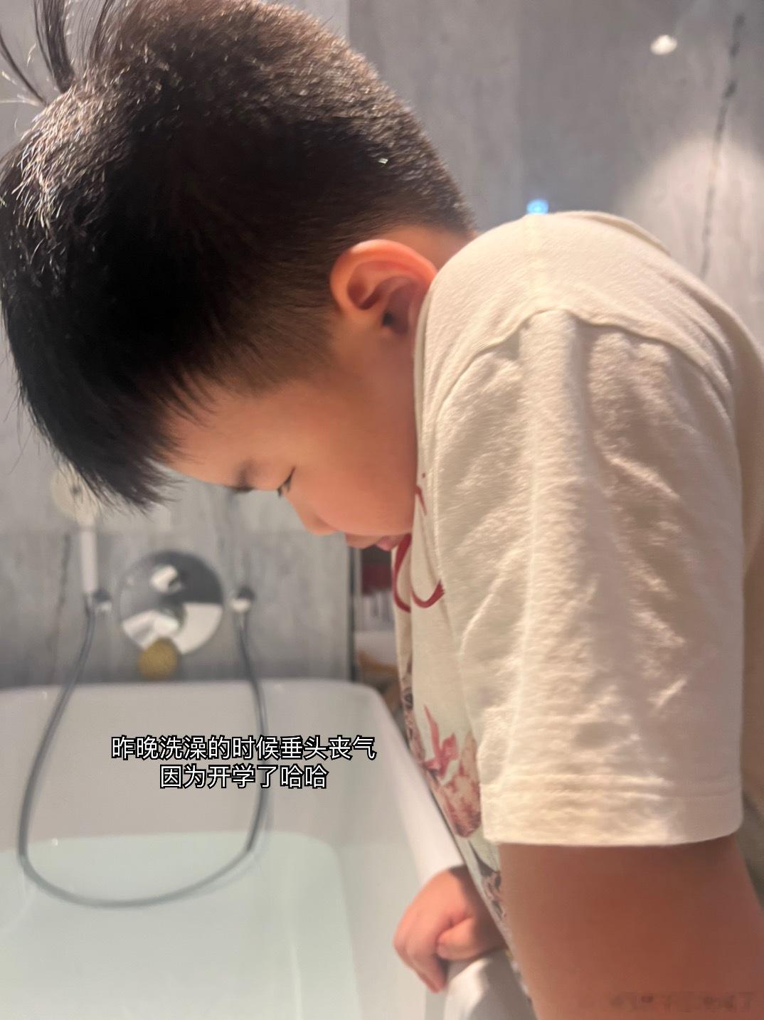 昨晚好开心～！回杭州后去吃了顿美味 喝了周四晚（据说最近杭州很火的奶茶）然后去了