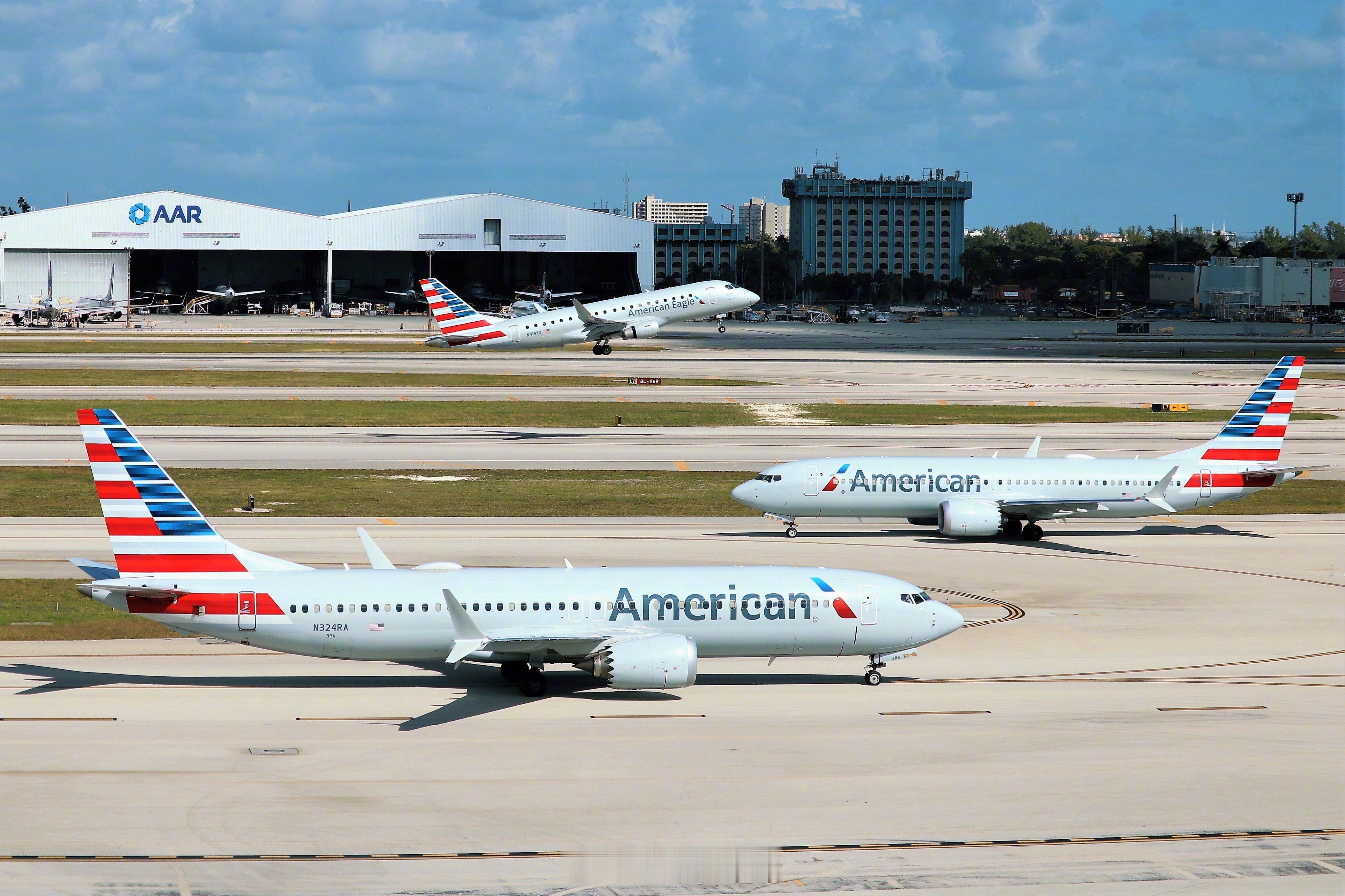 【飞机遭枪击，原来是飞中美洲，那倒也正常】周一，美国航空一架737 MAX 8（