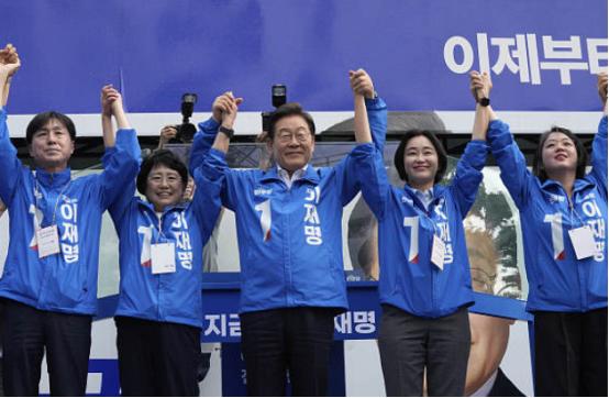 解放军收台韩国会不会出手，李在明的回答太迷惑了
 
日前，韩国大选即将开始，遥遥