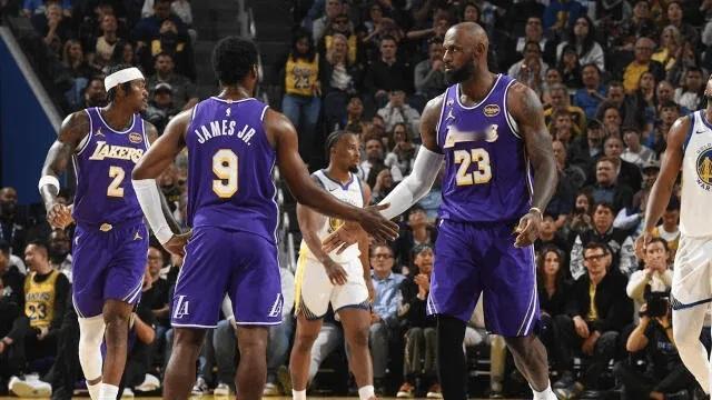 别吹了，火箭湖人双向奔赴罢了。
湖媒发问：湖人的球迷们，你们更希望首轮打火箭还是