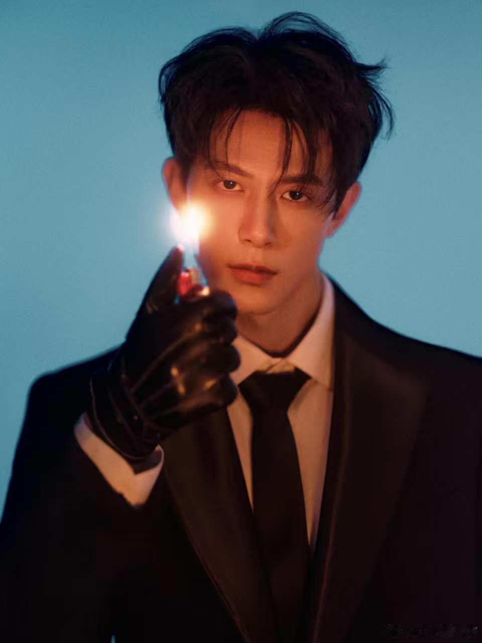 邓凯火焰下藏不住的腹黑感  天呐，在火焰下面真的是藏不住的腹黑感，邓凯芳心纵火犯