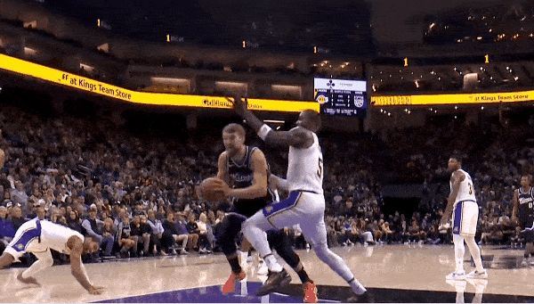 熟悉的味道！威少助攻队友反超湖人！
在今天NBA常规赛国王对阵湖人的第二节比赛中