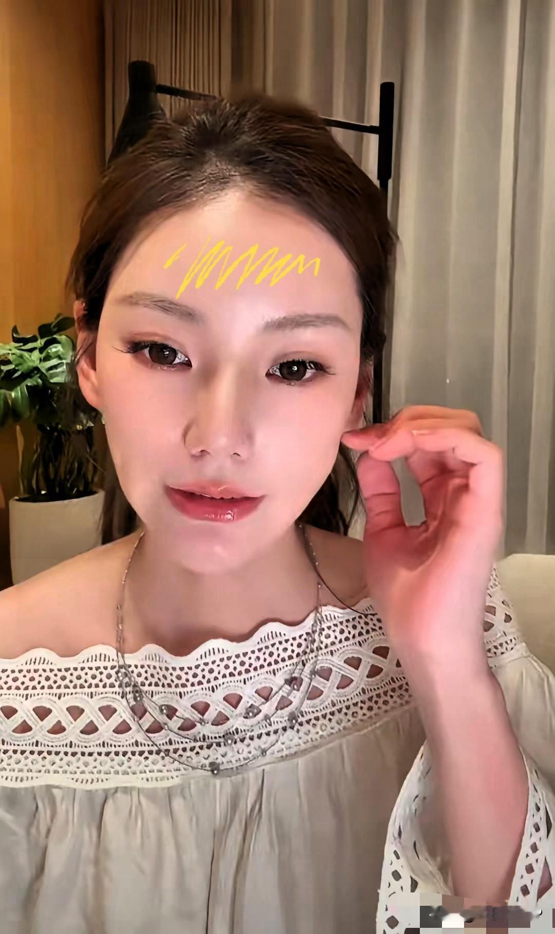 小玥儿可开心了！马筱梅直播称：“很奇怪唉！姐姐一来，汪宝儿看见姐姐就开心的笑，我