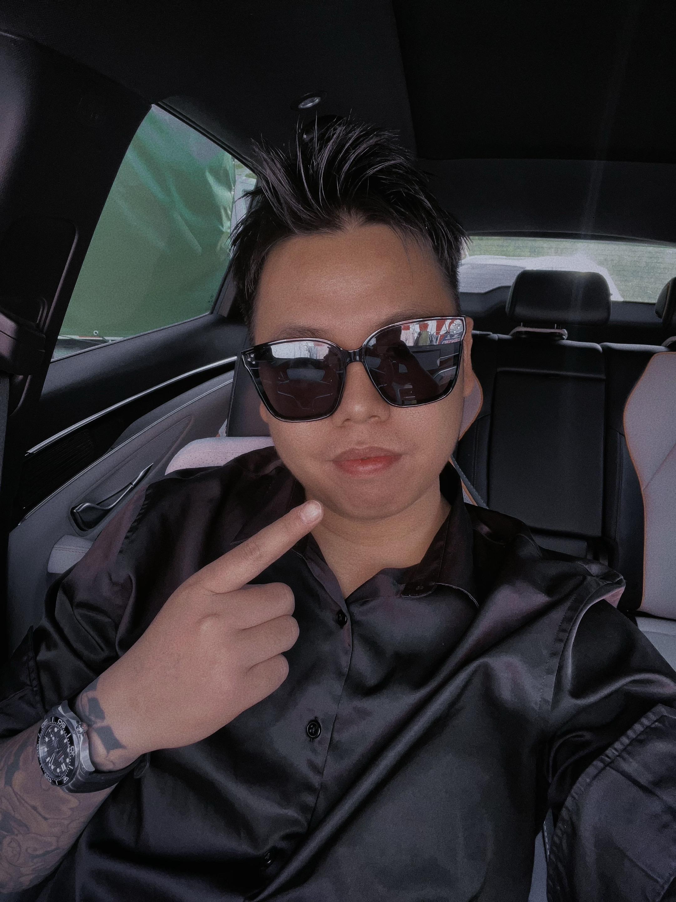 他是这个村最会耍帅的男人