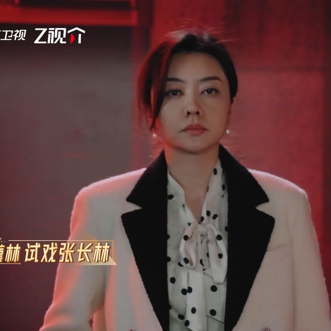 吴镇宇按着熊黛林头试戏无限超越班 吴镇宇按熊黛林头这段，就是典型的经验派教戏方法