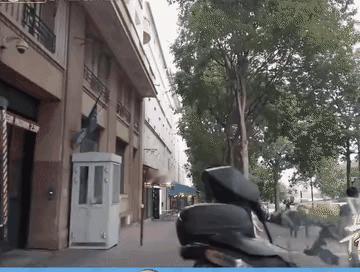 谁懂啊，芭莎总监王晓白进来，只有陈好先站起来，其他人都无动于衷，快进来的时候，陈