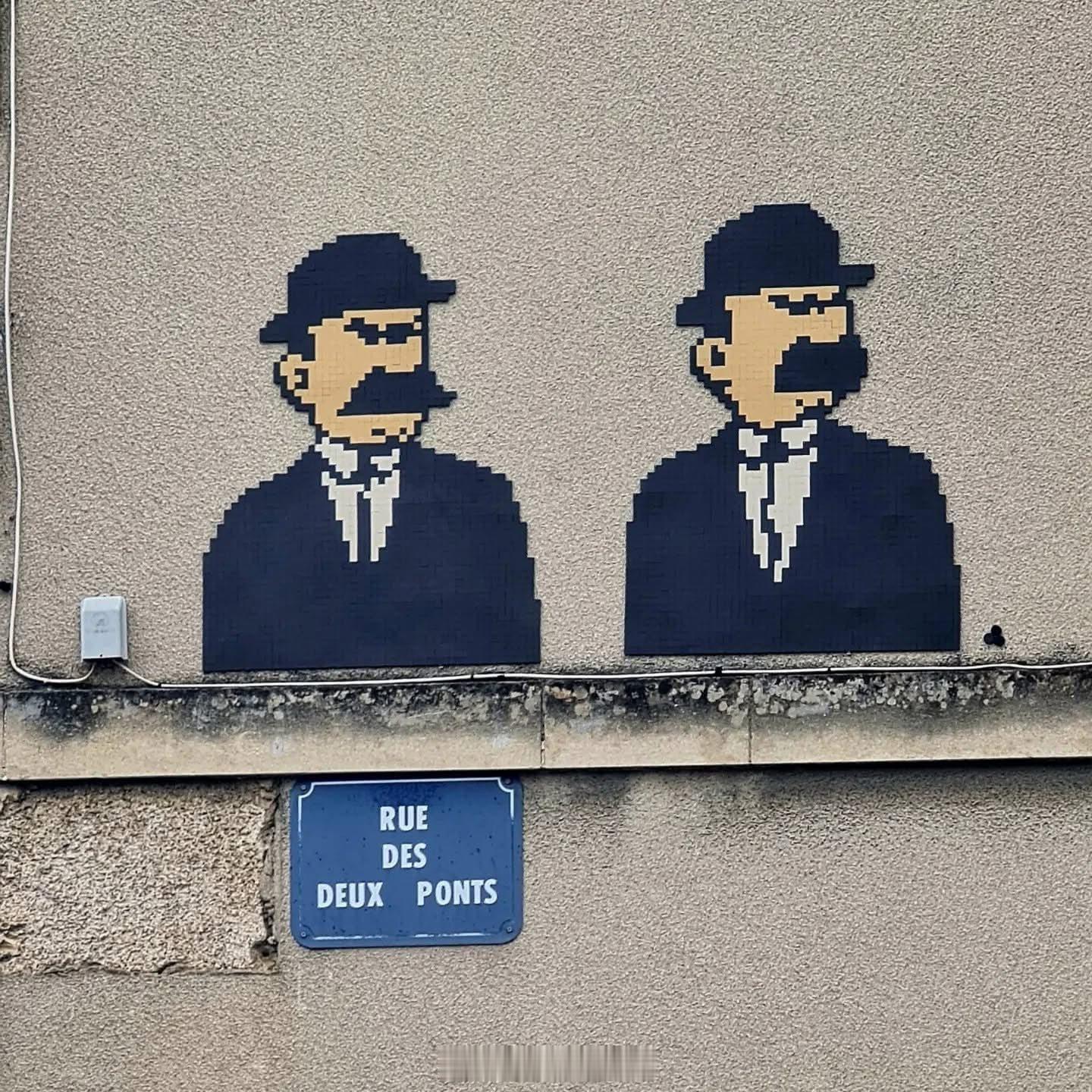 法国街头艺术家 MifaMosa 的马赛克街名作品艺术 法语学习 创意