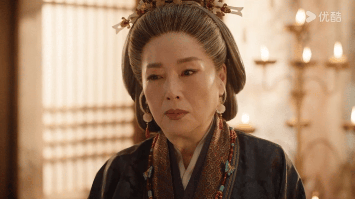 《嫁金钗》最戳人的伏笔就藏在她的眼神里，越看魏娆，越觉得和当年的周芙神似。就算周