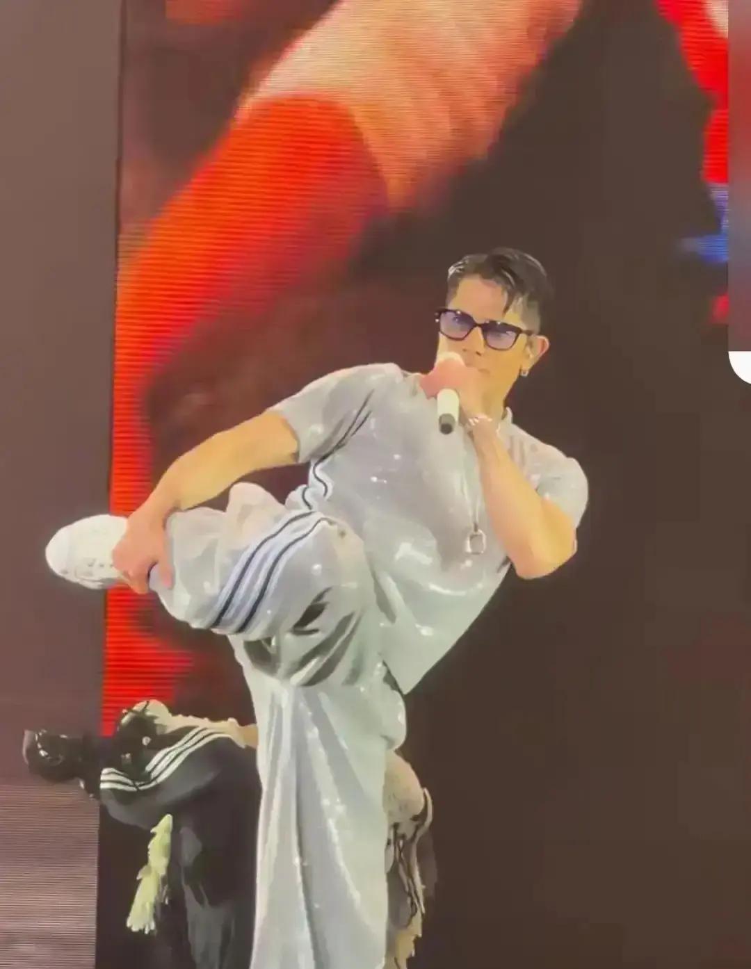 58岁郭富城体脂12%
 
港大刚公布，他睾酮=35岁男人，端粒多活15%，骨密