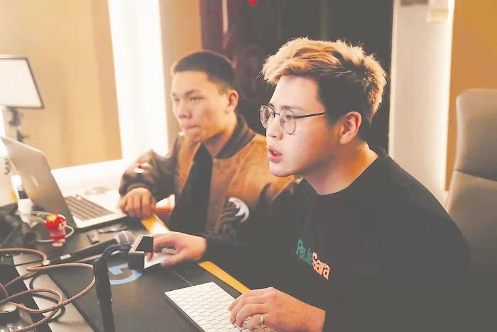 悬赏25万！这俩台湾网红被大陆公安盯上了！
 
家人们快看！福建泉州公安直接发悬