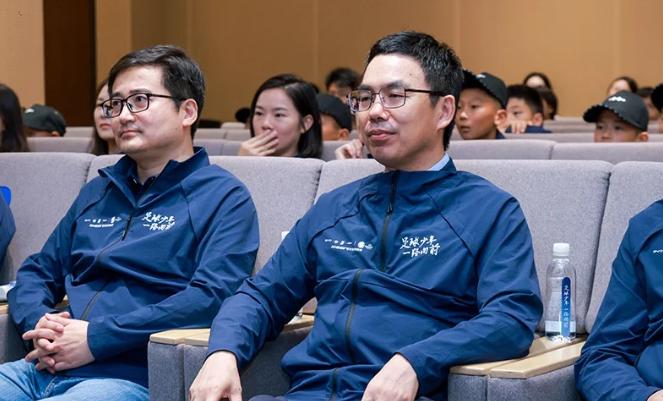 打脸质疑！6月2日，中国足球小将，横扫一众欧洲老牌梯队夺得冠军，而当初跨界出资合