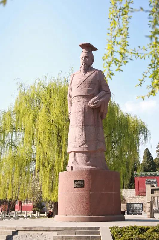 三皇五帝里我最佩服尧，帝尧是真的以德服人。最后他选接班人的时候，大臣们都推荐他儿