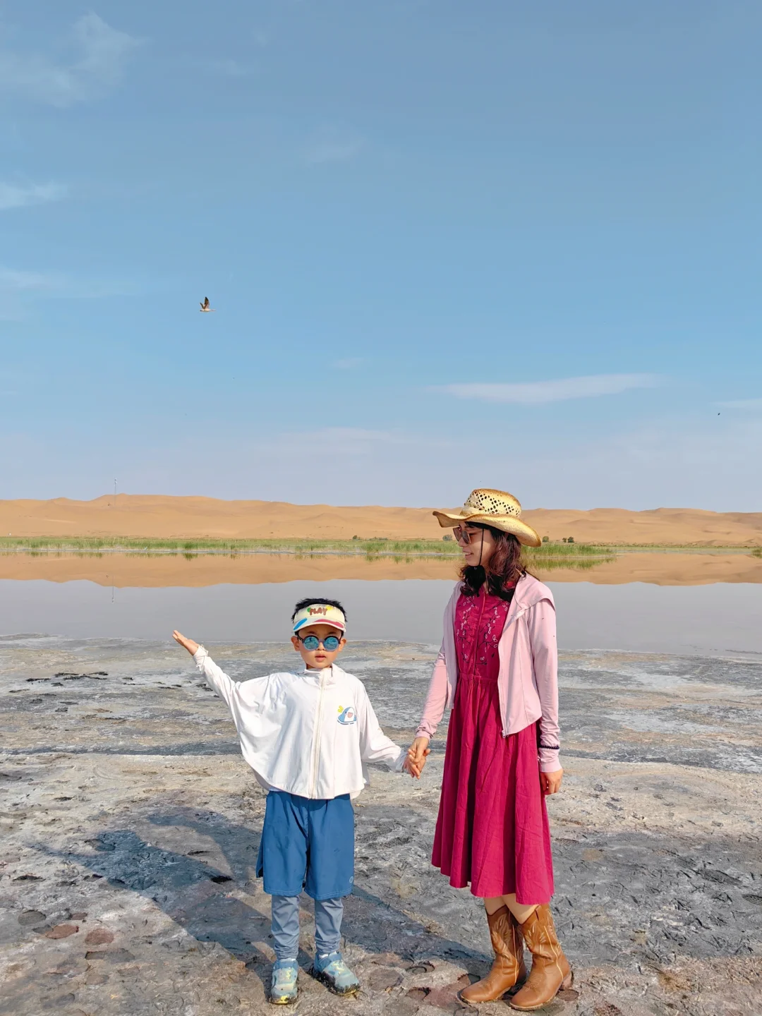 五湖穿越🏜穿越沙漠去看五颜六色湖