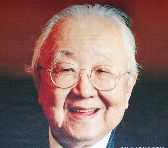 1975年，画家启功的妻子病逝。临终前，妻子对启功说：“我在后院藏有宝贝。”启功
