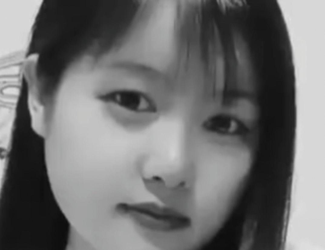 湖北，一个叫小钱的少女，3岁时爸爸娶了一个继母，不料，在她15岁时，2人闹离婚，