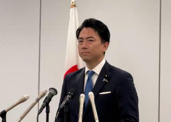 “深表遗憾”，日本防卫大臣小泉进次郎，是一名逻辑天才。
小泉纯一郎退休以后，他把