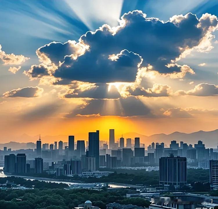 
城市的早晨，天空犹如一块巨大的画布。太阳尚未完全升起，天边呈现出一片柔和的鱼肚