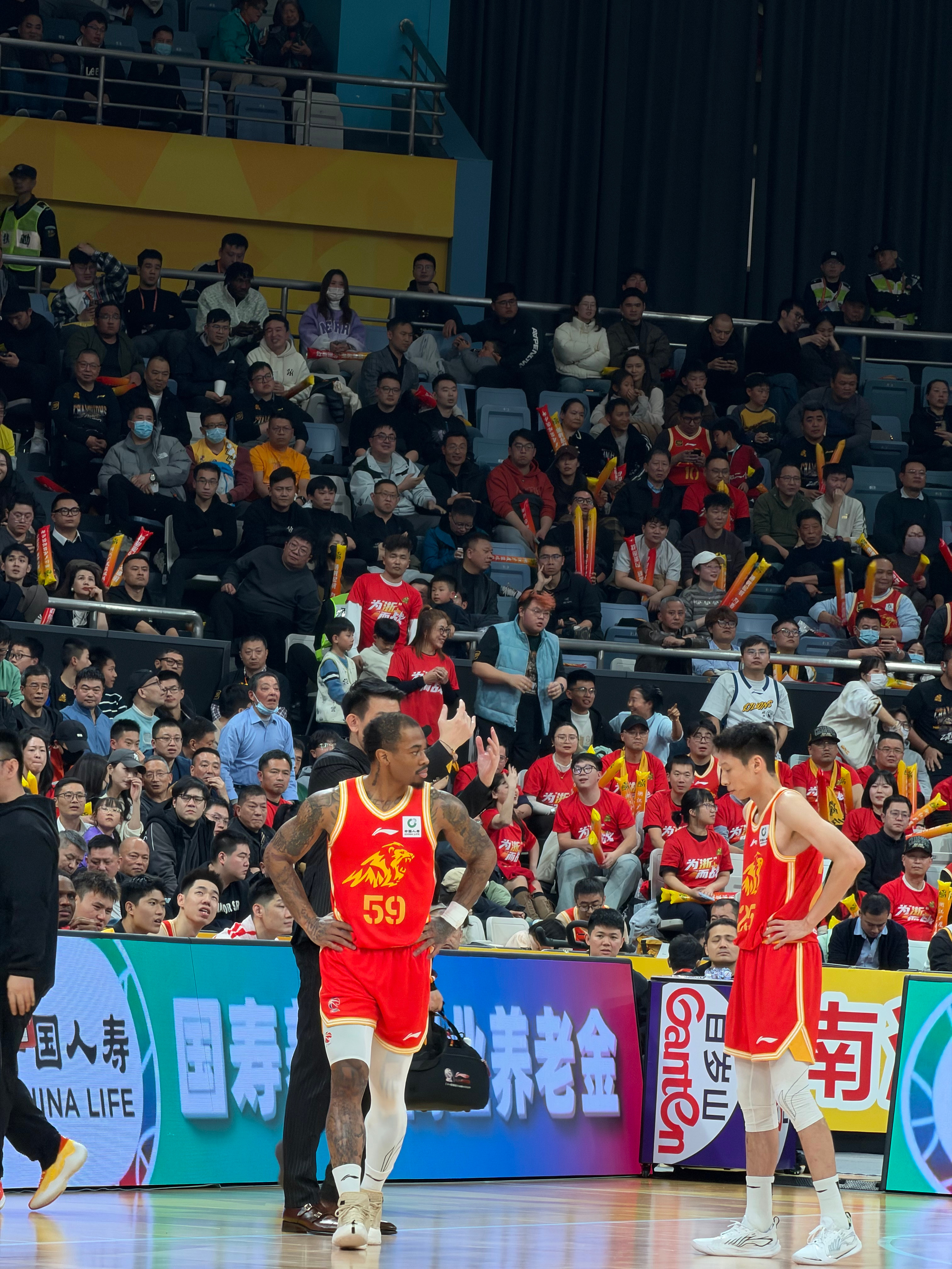 广厦的外援，属实太猛了…四节10分钟，欢迎来到纯拼外援的世界。cba新赛季揭幕战