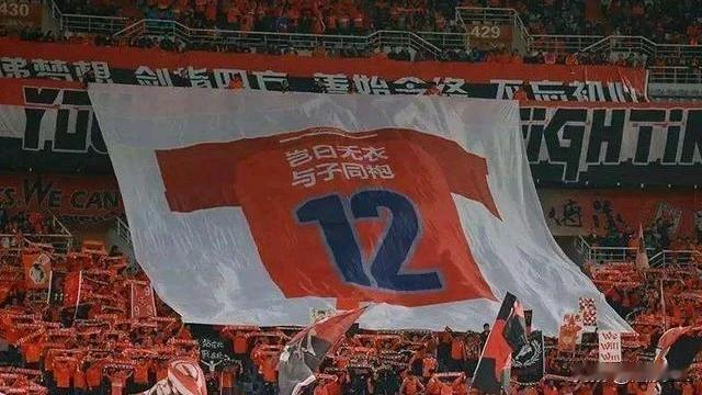 吃惊！是真的？青岛海牛主场对阵上海海港，有网友爆料，海牛球迷呼吁海港球迷在比赛现