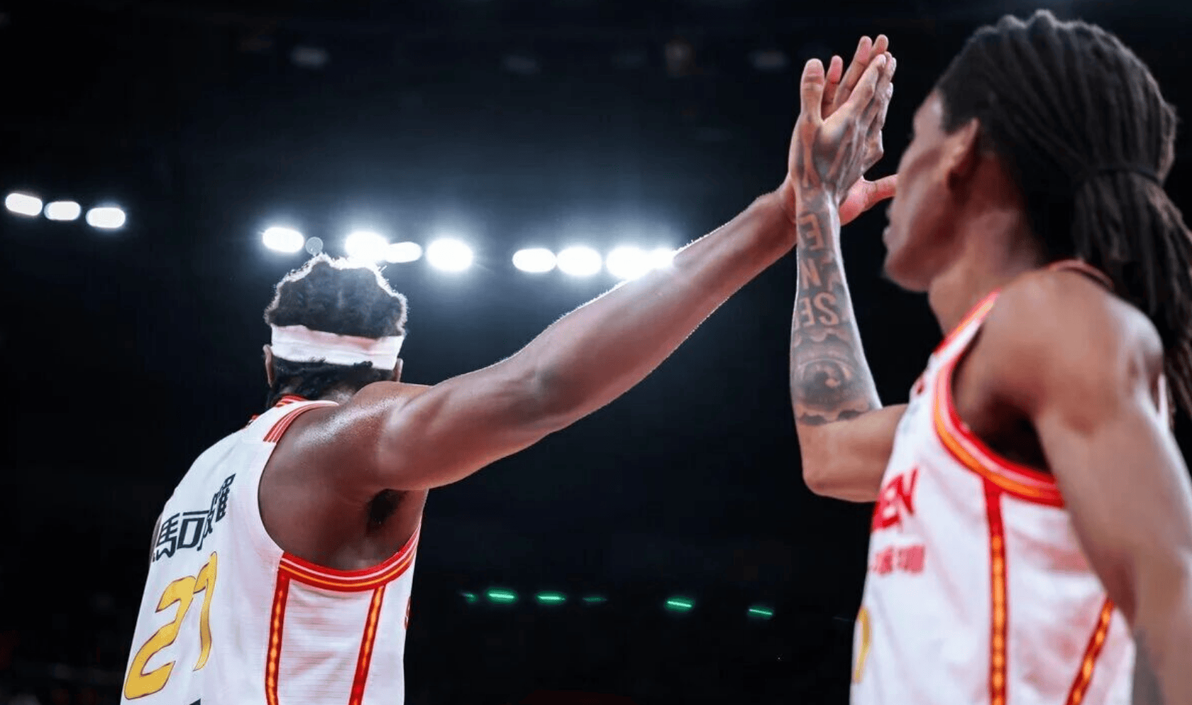 郑永刚：在怀特塞德这一点上，我们的阵容跟他匹配不上