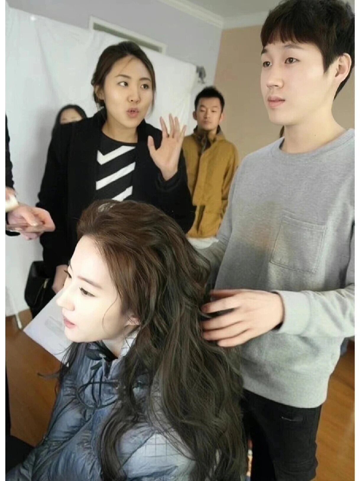 没有人注意刘亦菲嘛……她仿佛和别人不在一个图层 ​​​