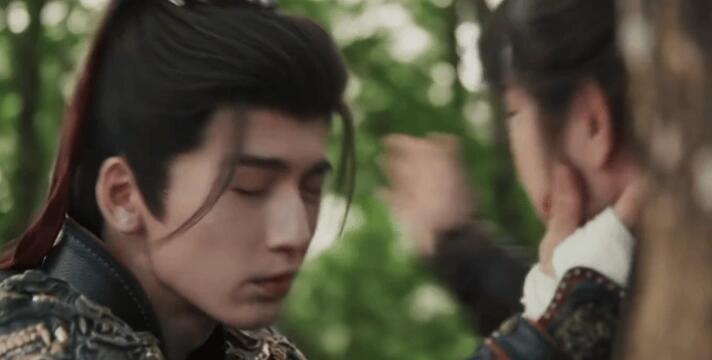 战场修罗场归来，一身甲胄未卸的武安侯谢征，正疲惫地面对心上人。
下一秒，啪！
一