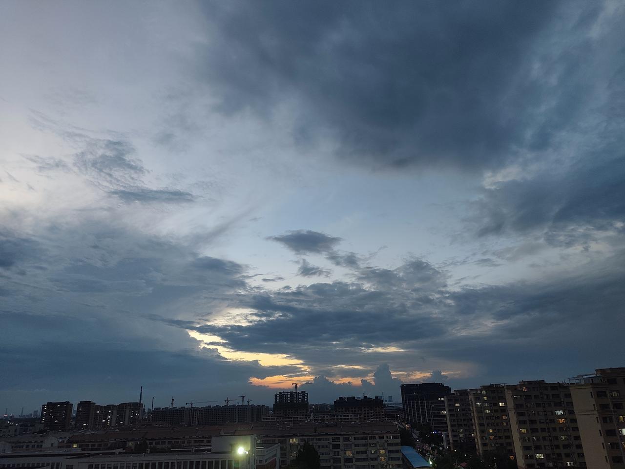 4❤️带定位晒今日生活
我的今日状态：💪🏻充满干劲
我这里的天气：☀️晴天