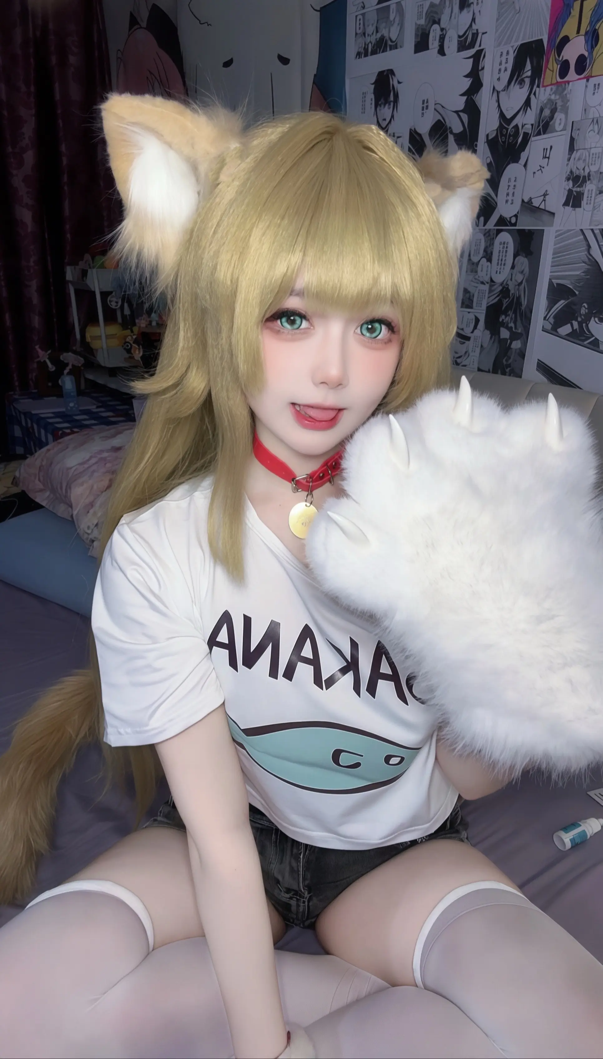人，你不开心的话过来给小猫摸摸头。