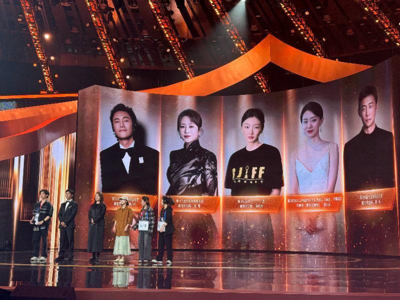 周冬雨马思纯北影节坐一起 全球推广人不是谁都能当的，得有国际奖项撑腰，得有海外影