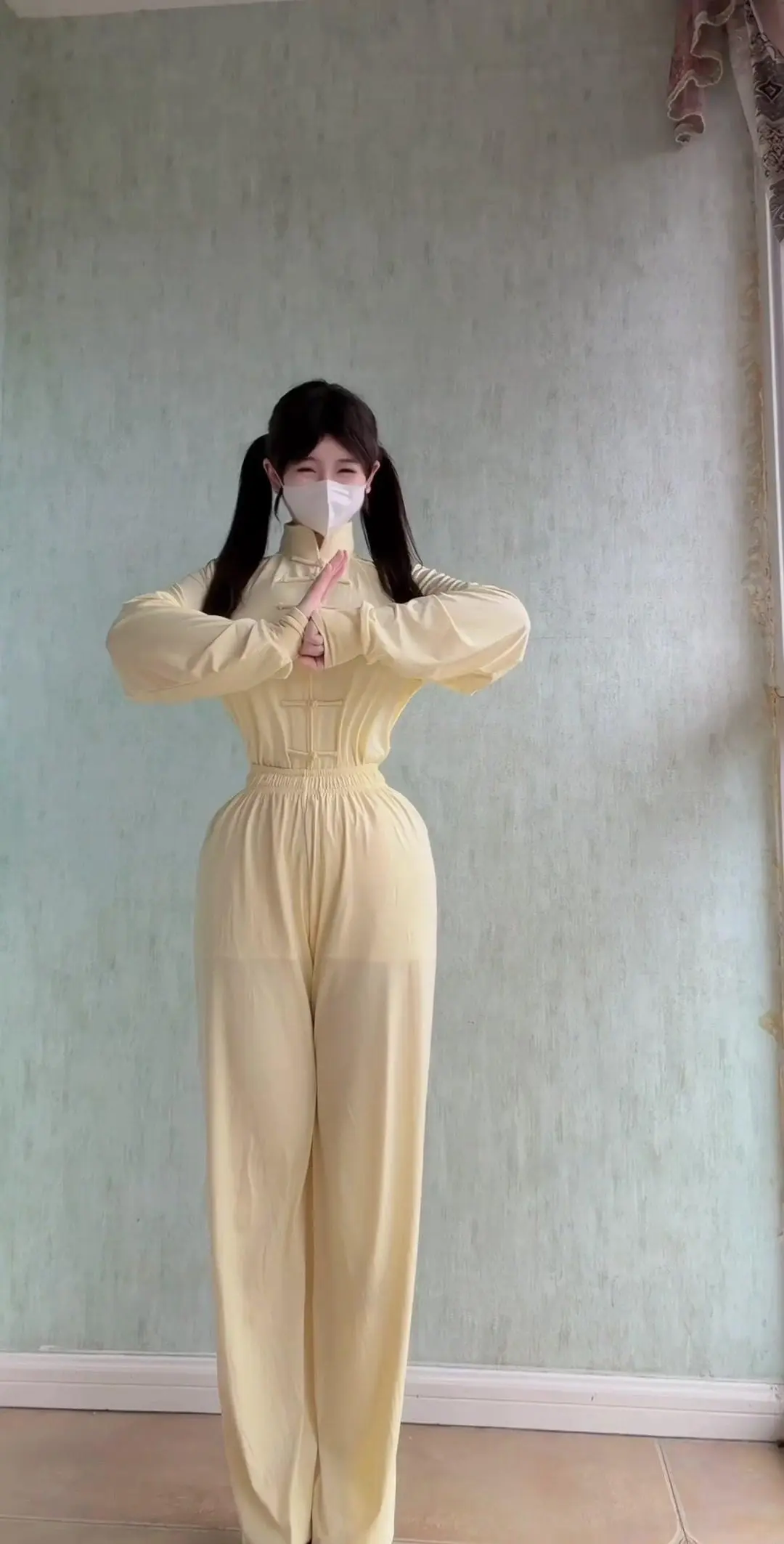 你们猜我是做什么工作的？💃。做文员的话太严肃啦，保洁又要弯腰扫地，运...