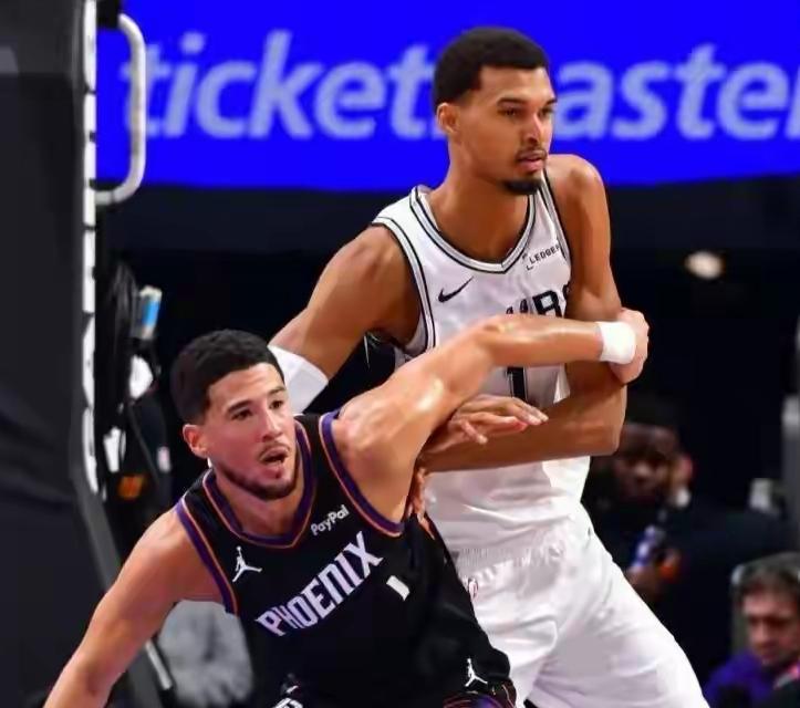 要打破奥拉朱旺的盖帽记录
文班亚马是有希望
但是难度也很大
虽然文班亚马的天赋是