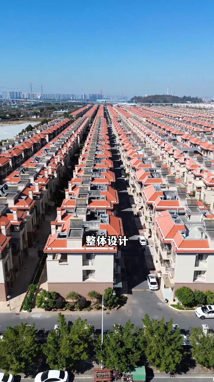 广东新农村。
这应该就是广东最美的新农村，整个村庄都是清一色的三层大别墅。统一规