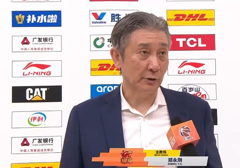 深圳男篮大胜新疆男篮豪取三连胜的赛后采访，主教练郑永刚说道：“这场比赛球员各方面