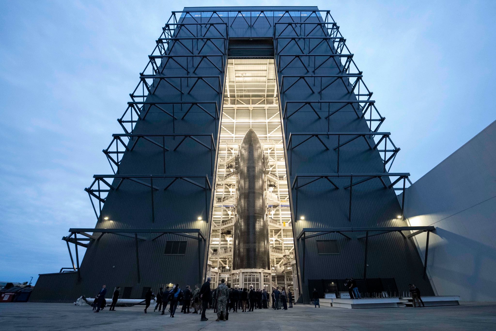 据《华尔街日报》报道，SpaceX 的顾问已与包括纳斯达克在内的主要指数提供商联