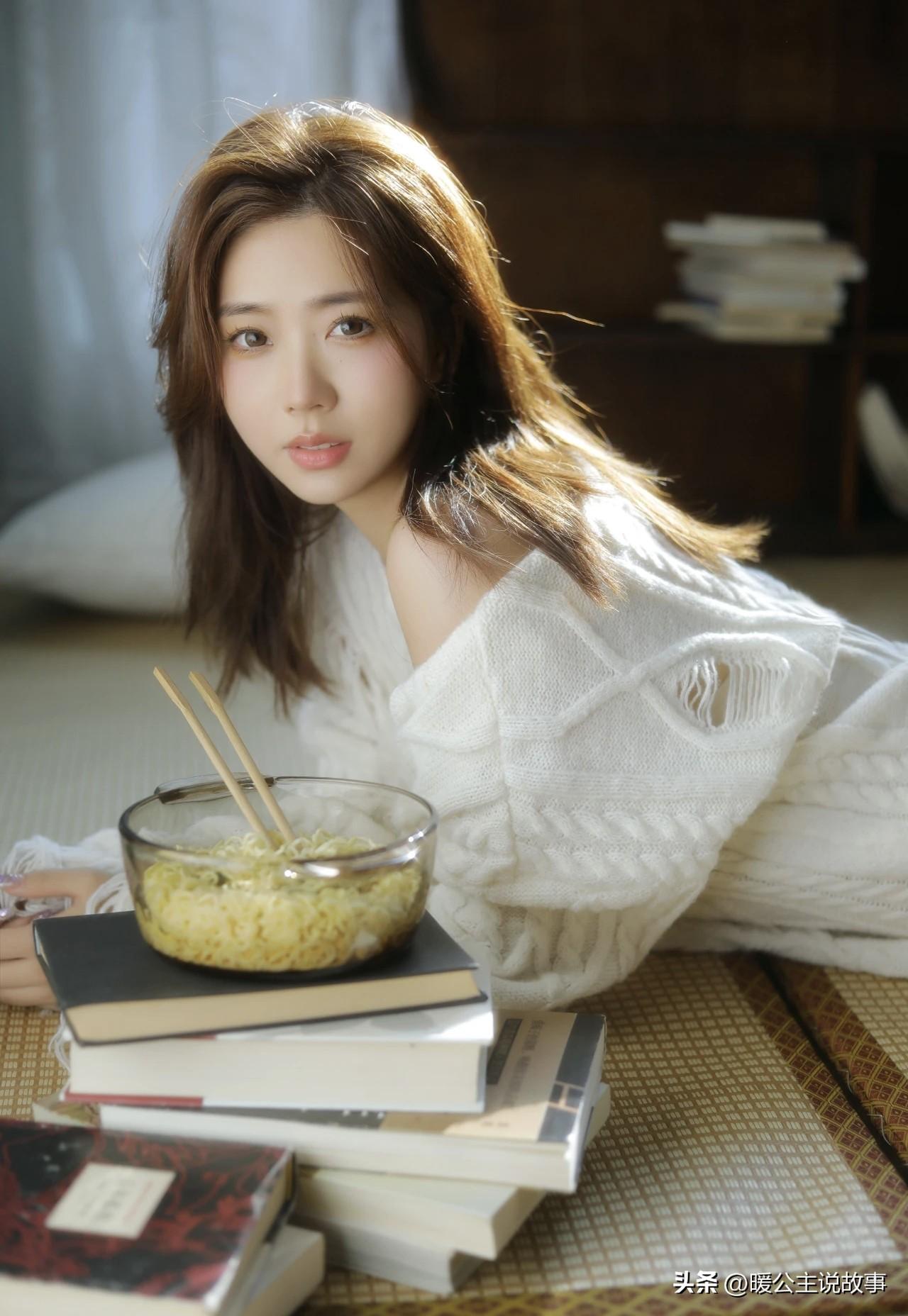 写真  居家少女，娇美动人