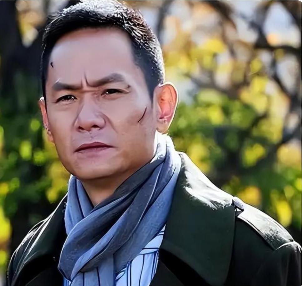 17年前他在爱妻葬礼上哭到昏厥，发誓永不再娶，如今他做到了吗？
娱乐