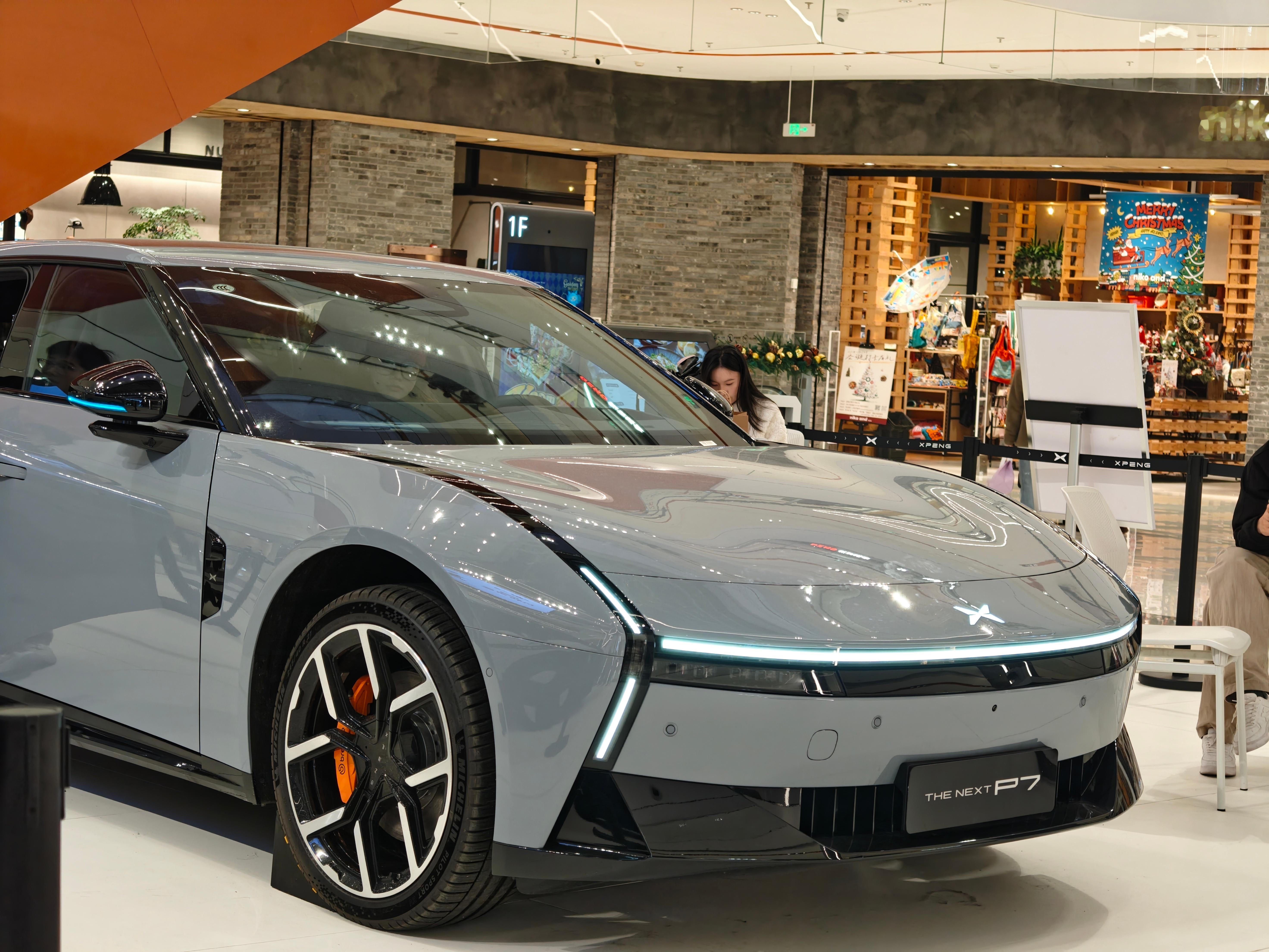 小鹏P7这个角度真的帅炸了 