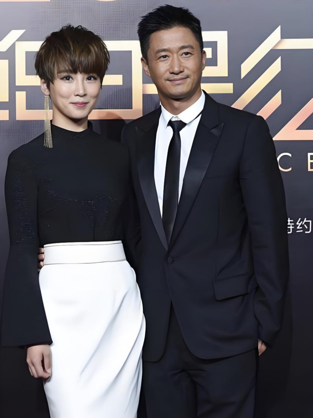 吴京嫁得真好 谢楠曾抵押婚房支持吴京拍摄《战狼2》。吴京回应，输了就没钱了。谢娜